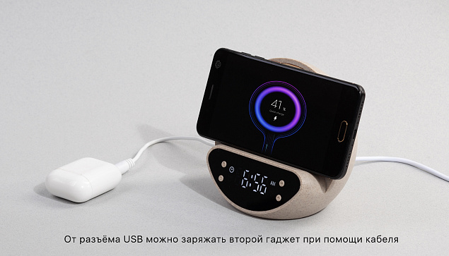 Настольные часы "Smiley" с беспроводным (10W) зарядным устройством и будильником, пшеница/бамбук/пластик с логотипом в Новосибирске заказать по выгодной цене в кибермаркете AvroraStore